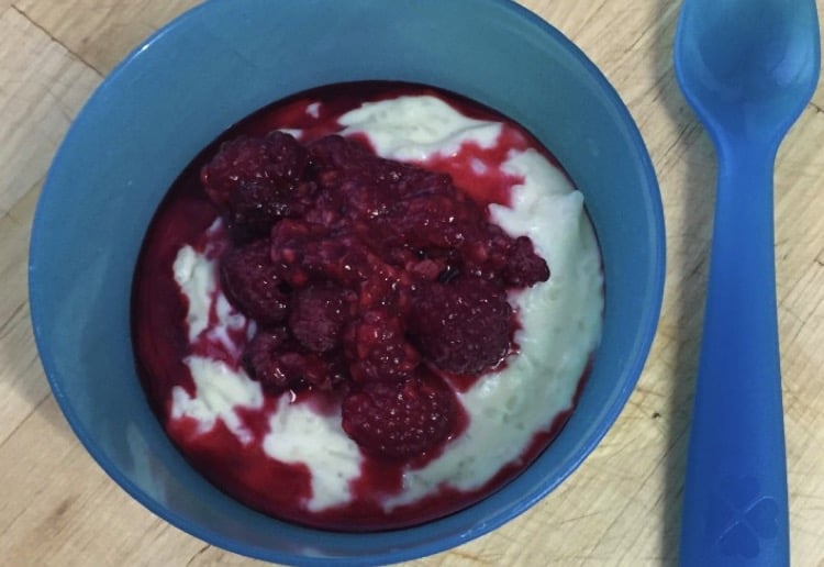 Creamy rice pudding with berries