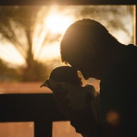 How does the birth of a baby affect dad and his mental health?