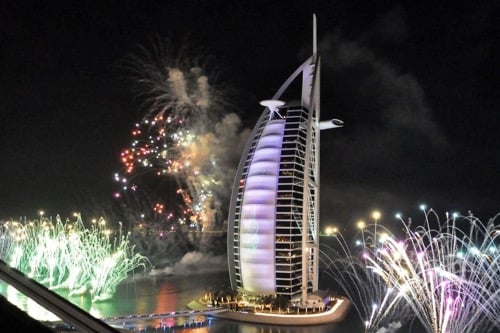 visit-dubai_new-years-fireworks-at-burj-khalifer