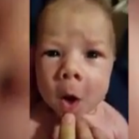 Hilarious video; Dad sings and baby mimes