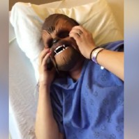 Mum wears a Chewbacca mask while giving birth