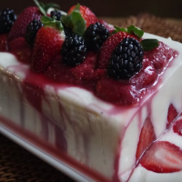 Healthy Valentine's Day dessert - yoghurt strawberry jelly