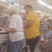 Stranger kindly paid for elderly woman's groceries
