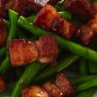 Sticky pork with green beans