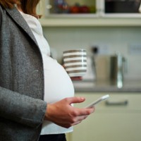 Pregnant mums, put down that mobile phone