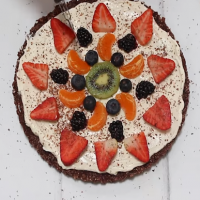 Healthy fruit pizza - the perfect Mother's Day dessert