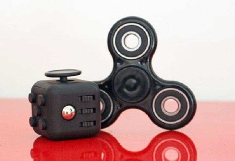 WARNING: fidget spinners classed as "offensive weapons" - of Mums