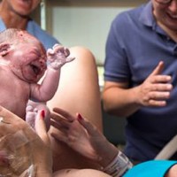 Photographer captures the moment mum learns her new babies gender
