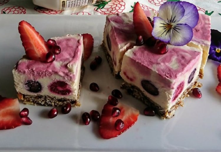 Vanilla Berry Yoghurt Cheesecake