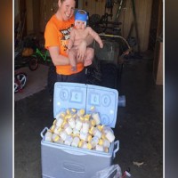 AMAZING Mum helps Texas flood victims in a very unique way