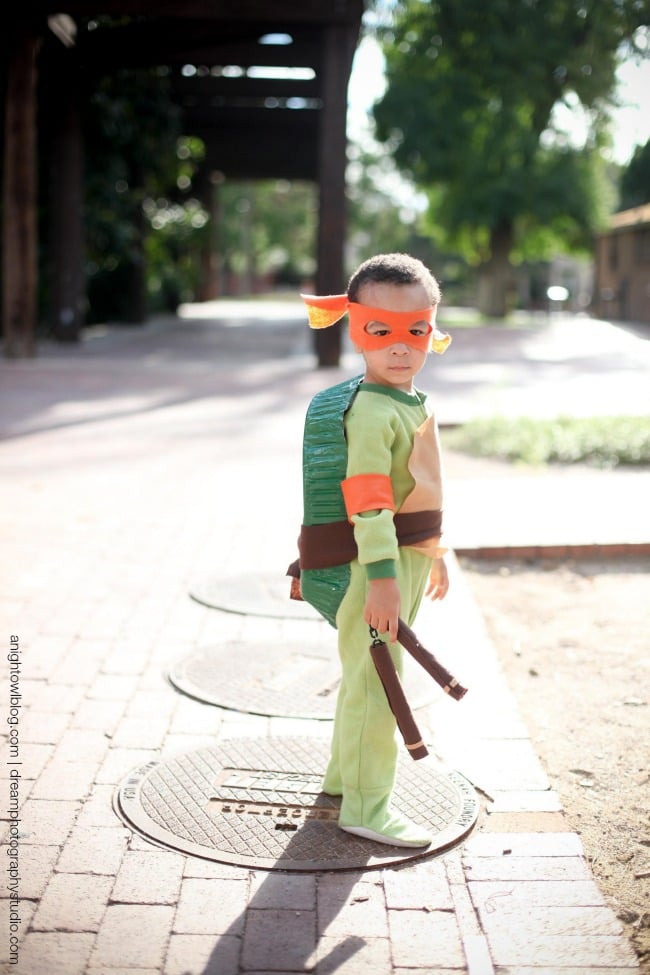 Kit up your ninja with this costume from anightowl blog!