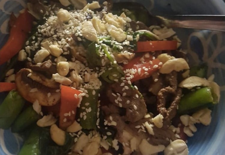 Beef and cashew salad