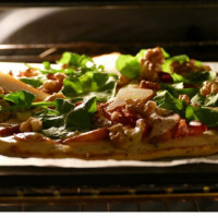 Pear and blue cheese and walnut pizza