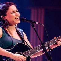 Pregnant Missy Higgins Rushes Off Stage During Concert