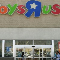 Hurry! Toys R Us Final Bargains Before They Close the Doors