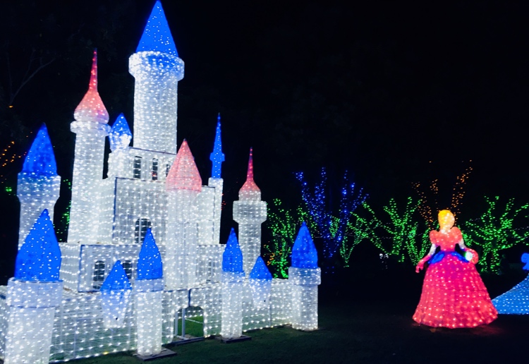 Win A Family Getaway to Christmas Lights Spectacular at Hunter Valley Gardens