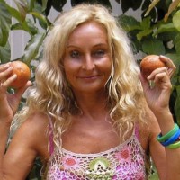 This Mum Has Only Eaten Fruit For 27 Years...And Her Kids Too!