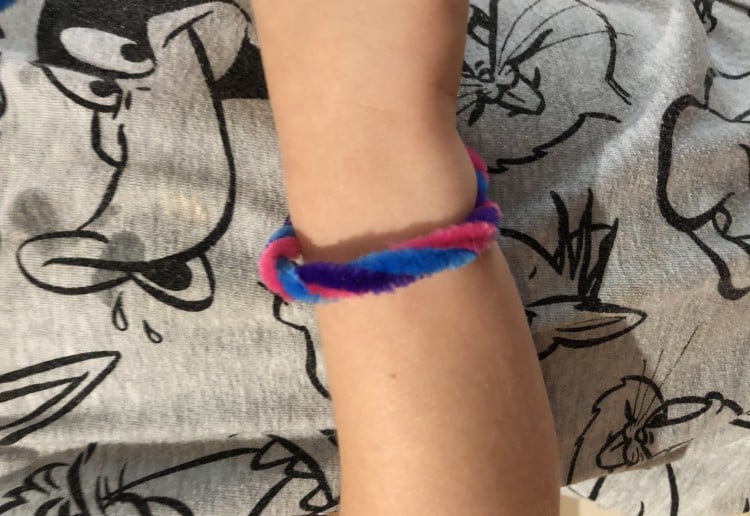 colourful pipecleaner bracelet