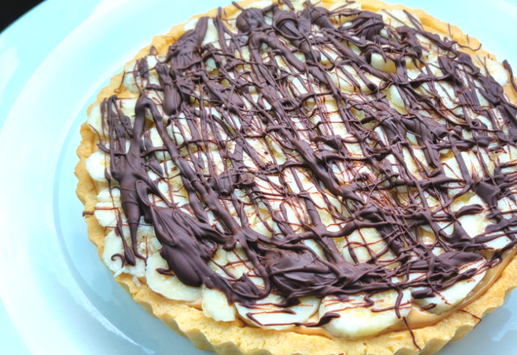 Yummy chocolate swirls on a Banoffee Pie with a thick crusty base, lashings of cream and yummy caramel