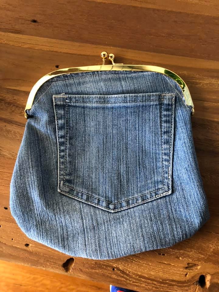 How to Turn Ripped Jeans into a Purse