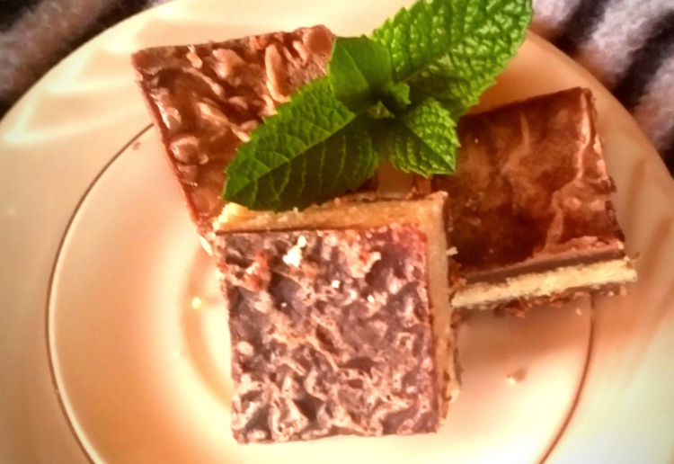 Healthy No Bake Slice with Peppermint