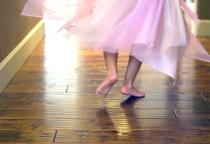 vileda little girl running on wooden floor
