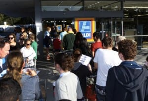 aldi special buys crowds2