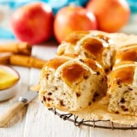 Bake Your Own Hot Cross Buns This Easter