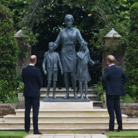 Princess Diana Statue Unveiled On What Would Have Been Her 60th Birthday