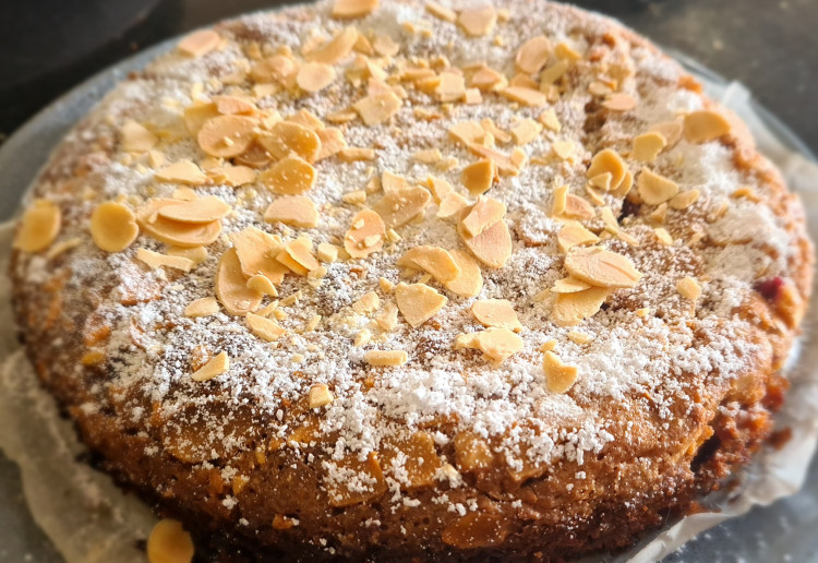 Low-carb Almond Flour Chocolate Cake - Primavera Kitchen