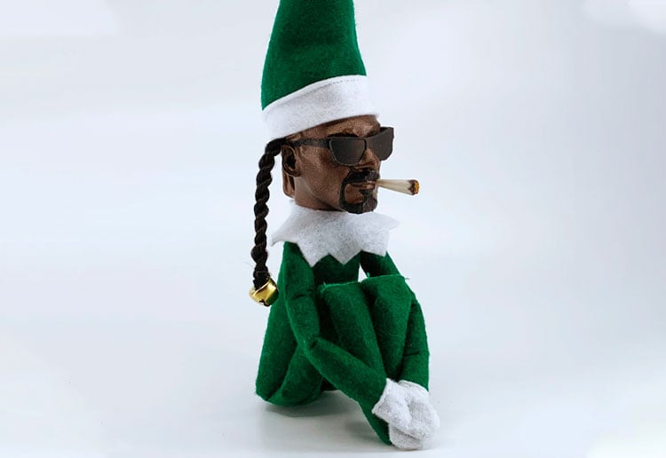 Move Over Elf On The Shelf, Now There’s Snoop On A Stoop