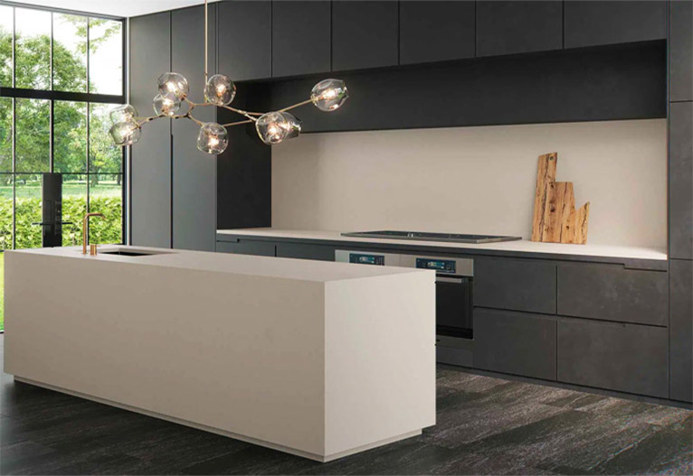 Contemporary kitchen with dark cabinets and a light stone bench and splashback.