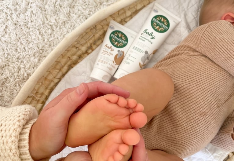 DermaVeen Baby Calmexa Extra Rich Moisturising Cream review on baby feet