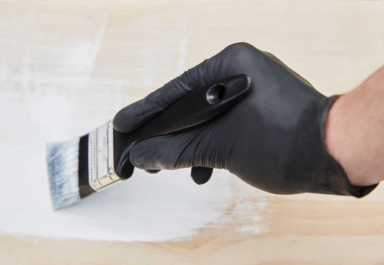 Why You Need Reliable Gloves For DIY Painting Mouths of Mums