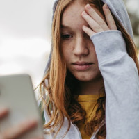 Take Your Kids Smartphone And Social Media Away, Social Psychologist Urges