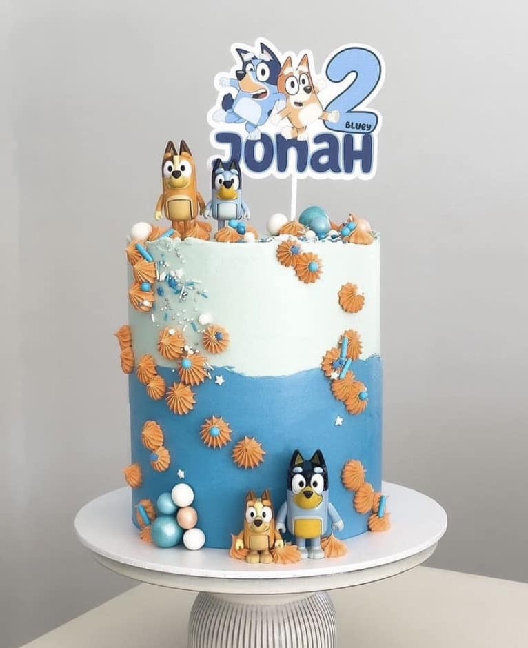 How gorgeous is this beach-themed Bluey cake? Source: Facebook/Rebecca Salsbury