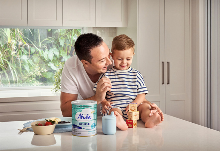 Man and toddler with Alula Toddler Gentle Milk.